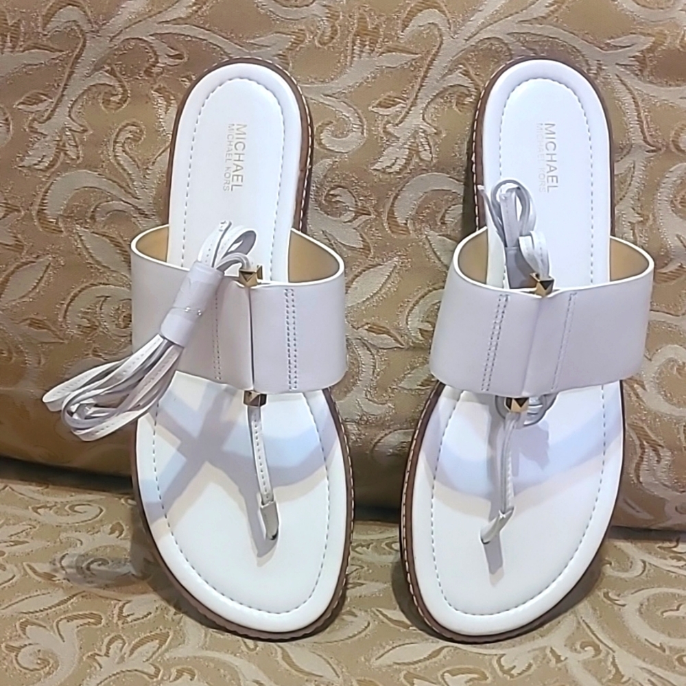 MICHEAL KORS WHITE STRAPPY SANDALS 11M